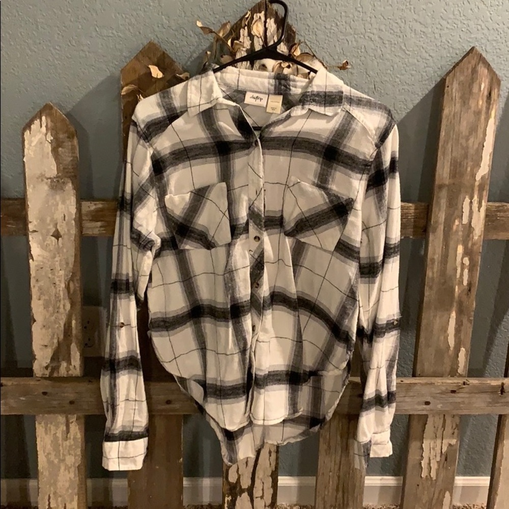 Day trip black and white Flannel long sleeve